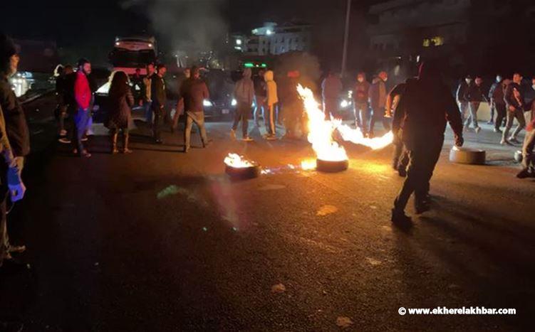 إقفال المسلك الشرقي لاوتوستراد جبيل والمسلك الغربي لاوتوستراد عمشيت البترون