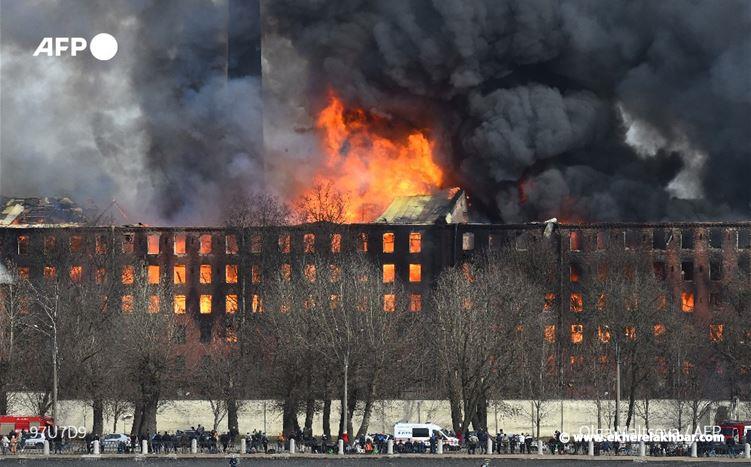 بالصور... حريق كبير في مصنع تاريخي للنسيج في سان بطرسبورغ