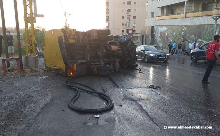 6 جرحى نتيجة انقلاب صهريج على طريق عام المنصورية