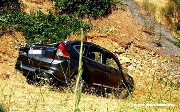 أربعة جرحى بإنقلاب سيارة على طريق عام ميروبا