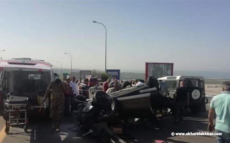 قتيل في اصطدام شاحنة بطابور سيارات على محطة في الدامور