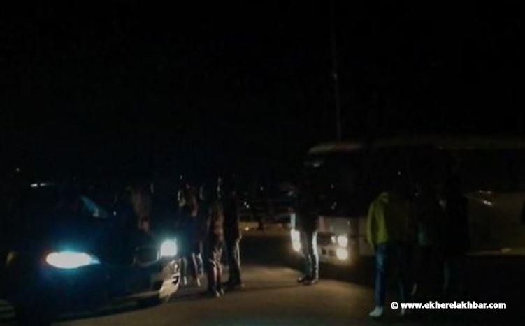 محتجون يقطعون الطريق الدولية في صوفر بالاتجاهين