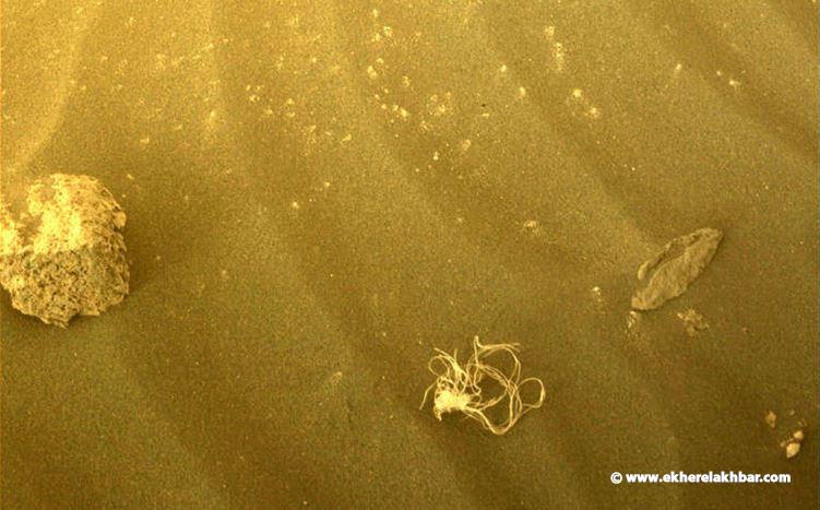 مركبة فضائية متحركة تابعة لناسا ترصد جسماً غريباً على المريخ