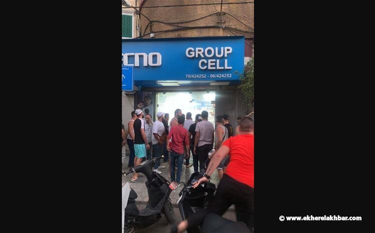 قتيلان وعدد من الجرحى جراء إطلاق نار على محل لبيع الهواتف في طرابلس