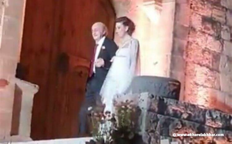 لم ترتدِ ثوب زفاف.. جنبلاط يسلّم العروس داليا إلى جوي بيار الضاهر