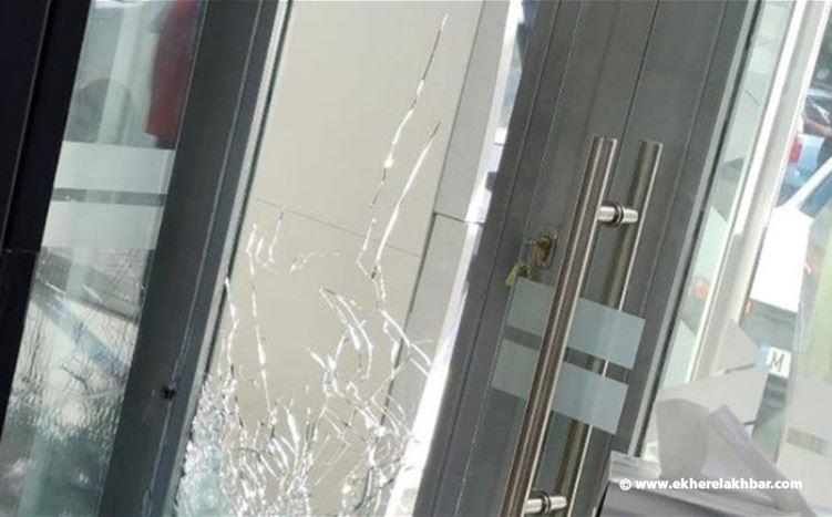 مواطن اطلق النار على بنك بيروت في جبيل بعد منعه الدخول 