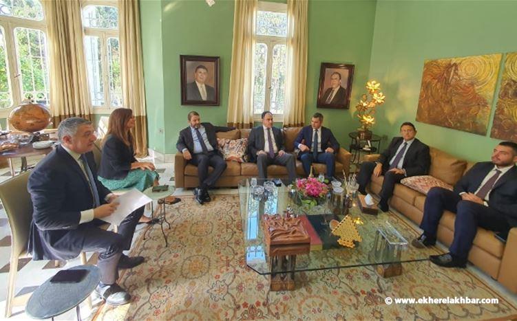 الخازن التقى وفد تكتل لبنان القوي: اتفاق الطائف دستور جامع للبنانيين