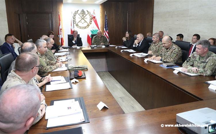 قائد الجيش ترأس اجتماع لجنة الإشراف على برنامج المساعدات لحماية الحدود