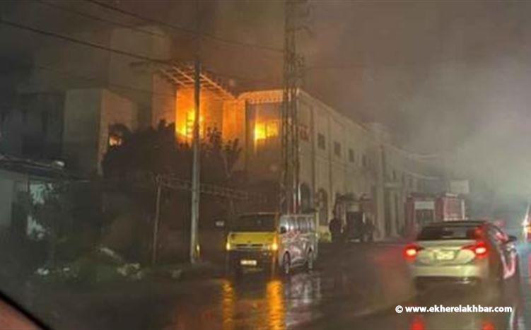 حريق في مستودع للمعدات الصناعية والخرضوات