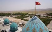 رفع راية الانتقام على قبة مسجد جمكران في قم