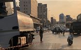 زحمة سير خانقة في منطقة ‎الدورة بسبب تسرّب زيت من شاحنة
