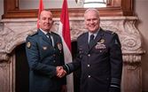 قائد الجيش زار وزارة الدفاع الهولندية وقيادة الشرطة العسكرية الملكية