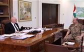عون يطّلع من قائد الجيش على نتائج جولة البعثات الديبلوماسية جنوب الليطاني