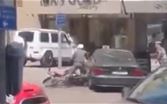 بالفيديو... مُحاولة دهس شرطيّ وإطلاق نار في الزلقا