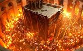 فيض النور المقدس من قبر السيد المسيح من كنيسة القيامة في القدس