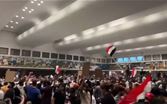 العراق.. متظاهرون يقتحمون مبنى البرلمان العراقي